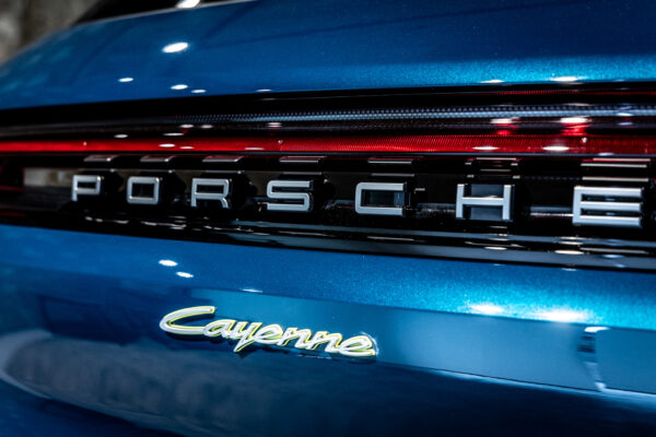 カイエン E-ハイブリッド ティプトロニックS 4WD