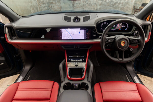 カイエン E-ハイブリッド ティプトロニックS 4WD