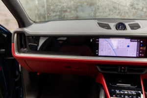 カイエン E-ハイブリッド ティプトロニックS 4WD