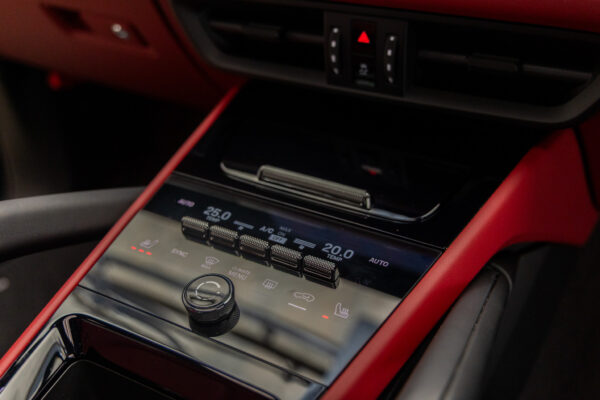 カイエン E-ハイブリッド ティプトロニックS 4WD