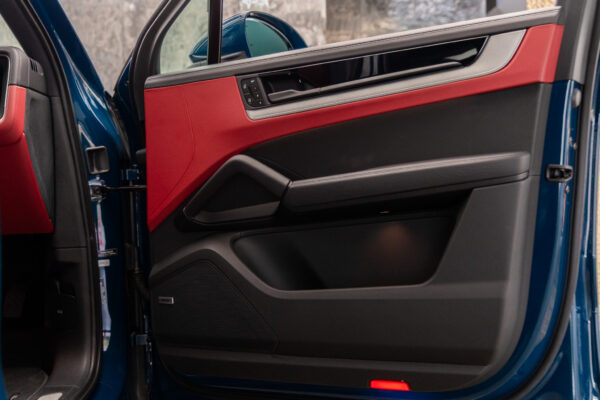 カイエン E-ハイブリッド ティプトロニックS 4WD