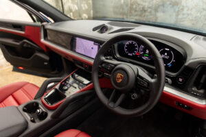 カイエン E-ハイブリッド ティプトロニックS 4WD