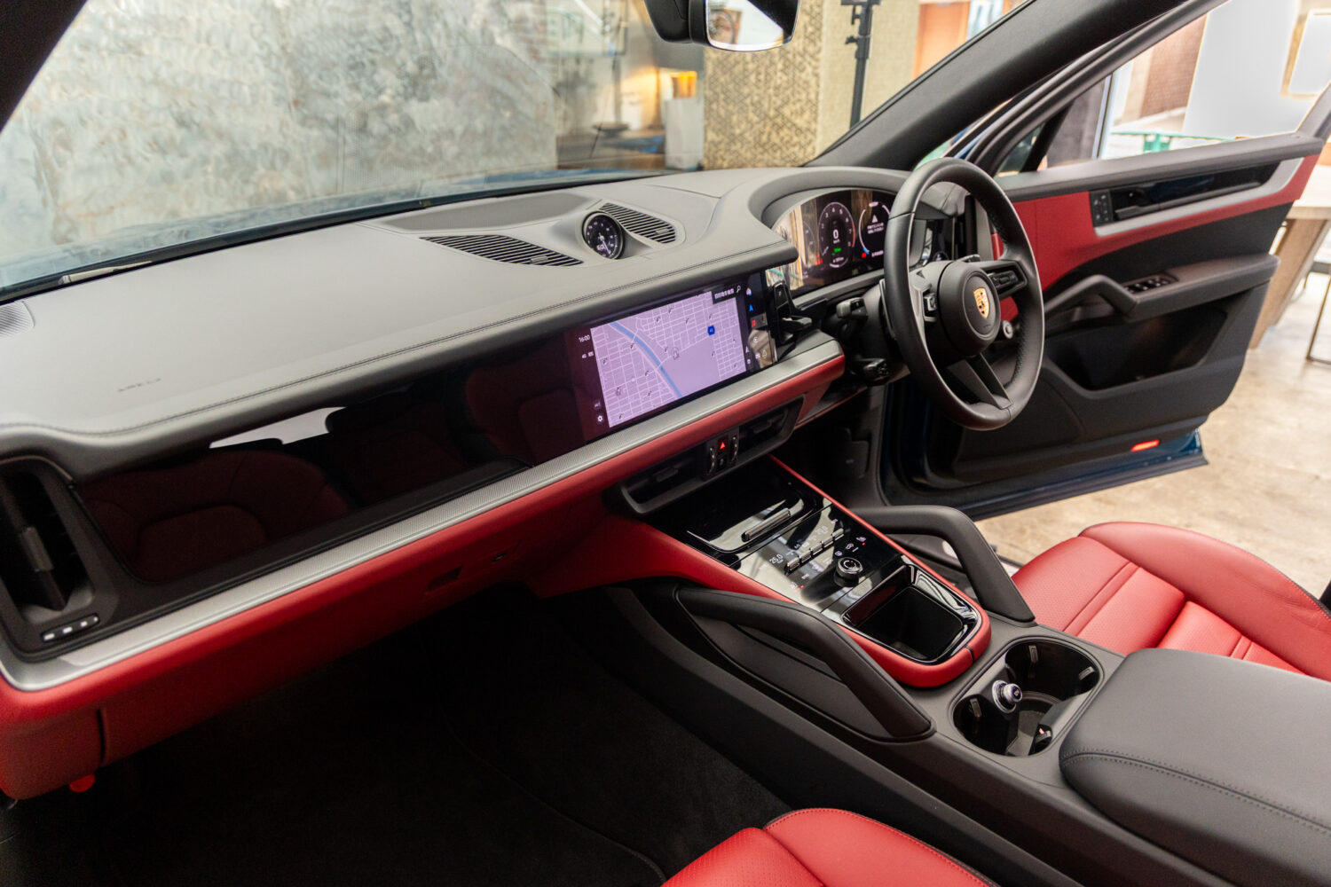 カイエン E-ハイブリッド ティプトロニックS 4WD