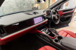 カイエン E-ハイブリッド ティプトロニックS 4WD