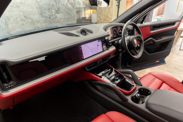 カイエン E-ハイブリッド ティプトロニックS 4WD