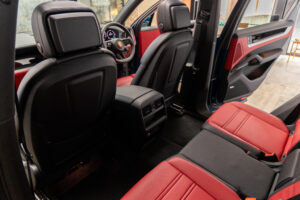 カイエン E-ハイブリッド ティプトロニックS 4WD