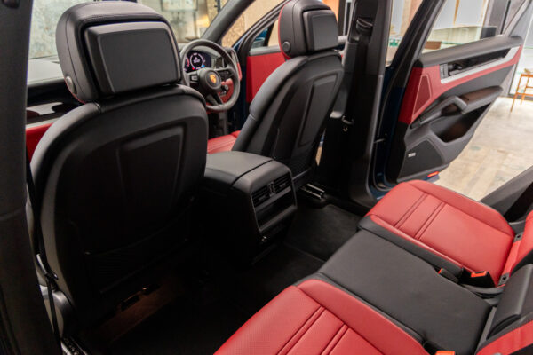 カイエン E-ハイブリッド ティプトロニックS 4WD