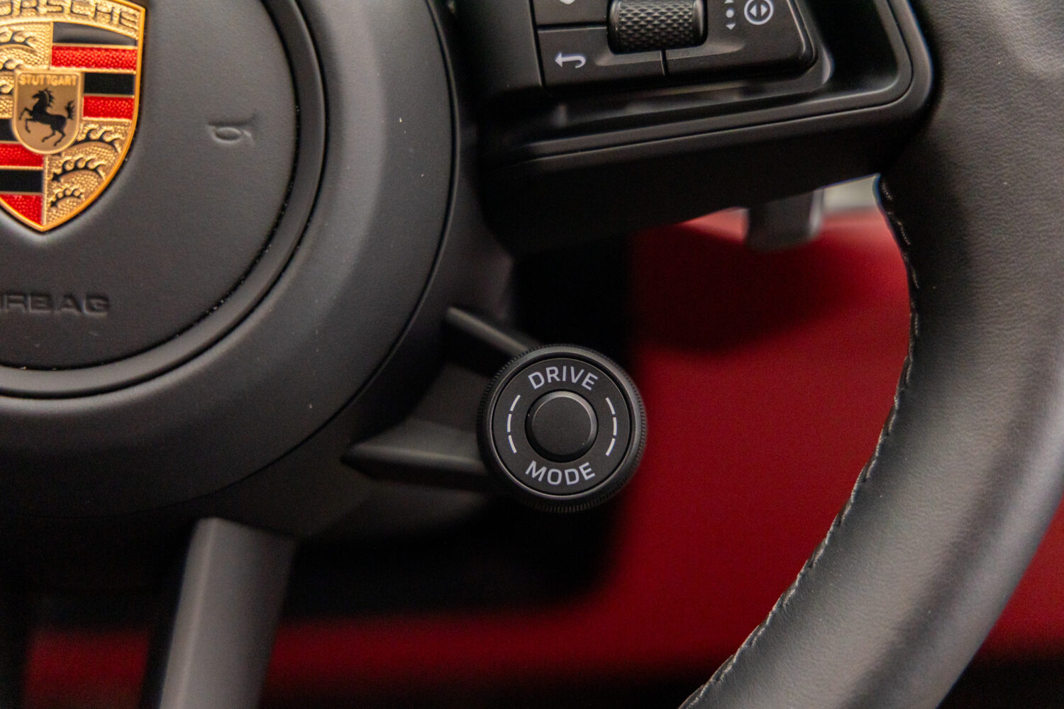 カイエン E-ハイブリッド ティプトロニックS 4WD