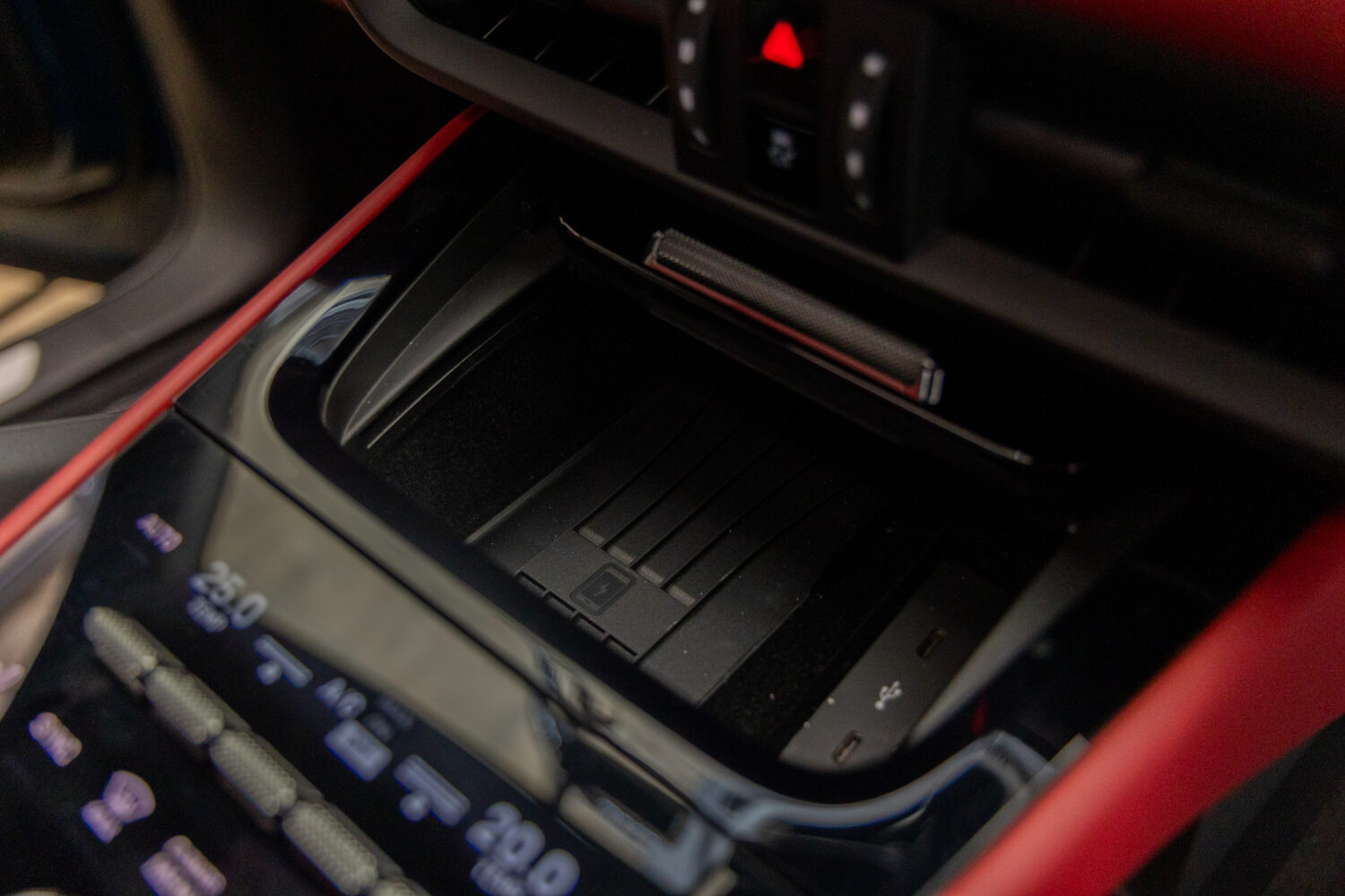 カイエン E-ハイブリッド ティプトロニックS 4WD