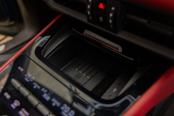 カイエン E-ハイブリッド ティプトロニックS 4WD