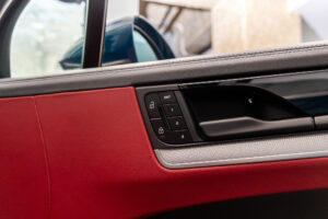 カイエン E-ハイブリッド ティプトロニックS 4WD