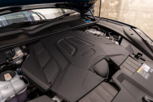 カイエン E-ハイブリッド ティプトロニックS 4WD