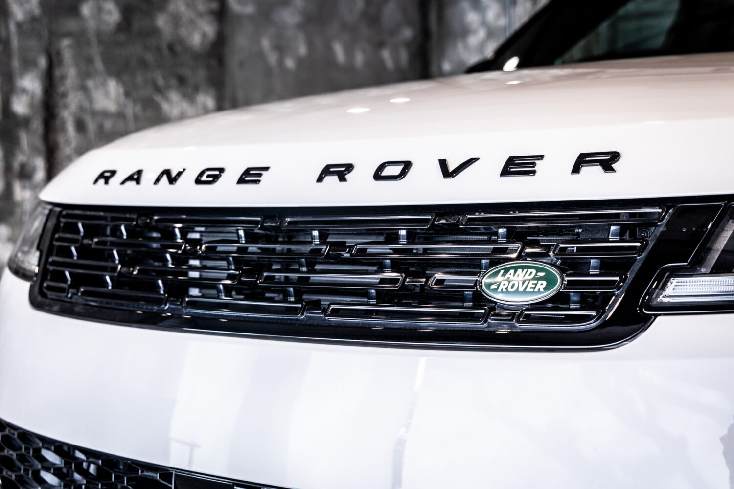 レンジローバースポーツ ダイナミックSE P550e