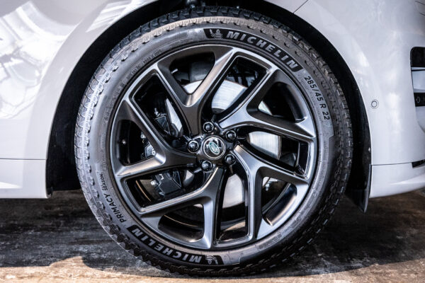 レンジローバースポーツ ダイナミックSE P550e