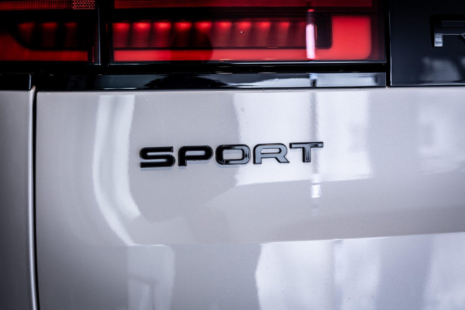 レンジローバースポーツ ダイナミックSE P550e