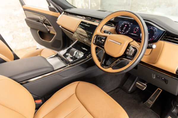 レンジローバースポーツ ダイナミックSE P550e