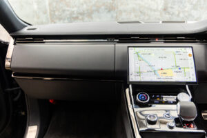 レンジローバースポーツ ダイナミックS 3.0L D300 4WD