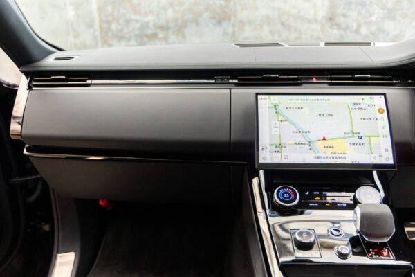 レンジローバースポーツ ダイナミックS 3.0L D300 4WD