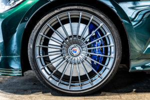 B3 リムジン アルラット 4WD