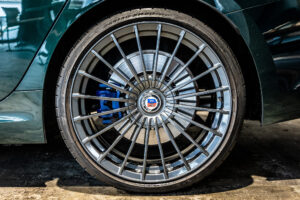 B3 リムジン アルラット 4WD