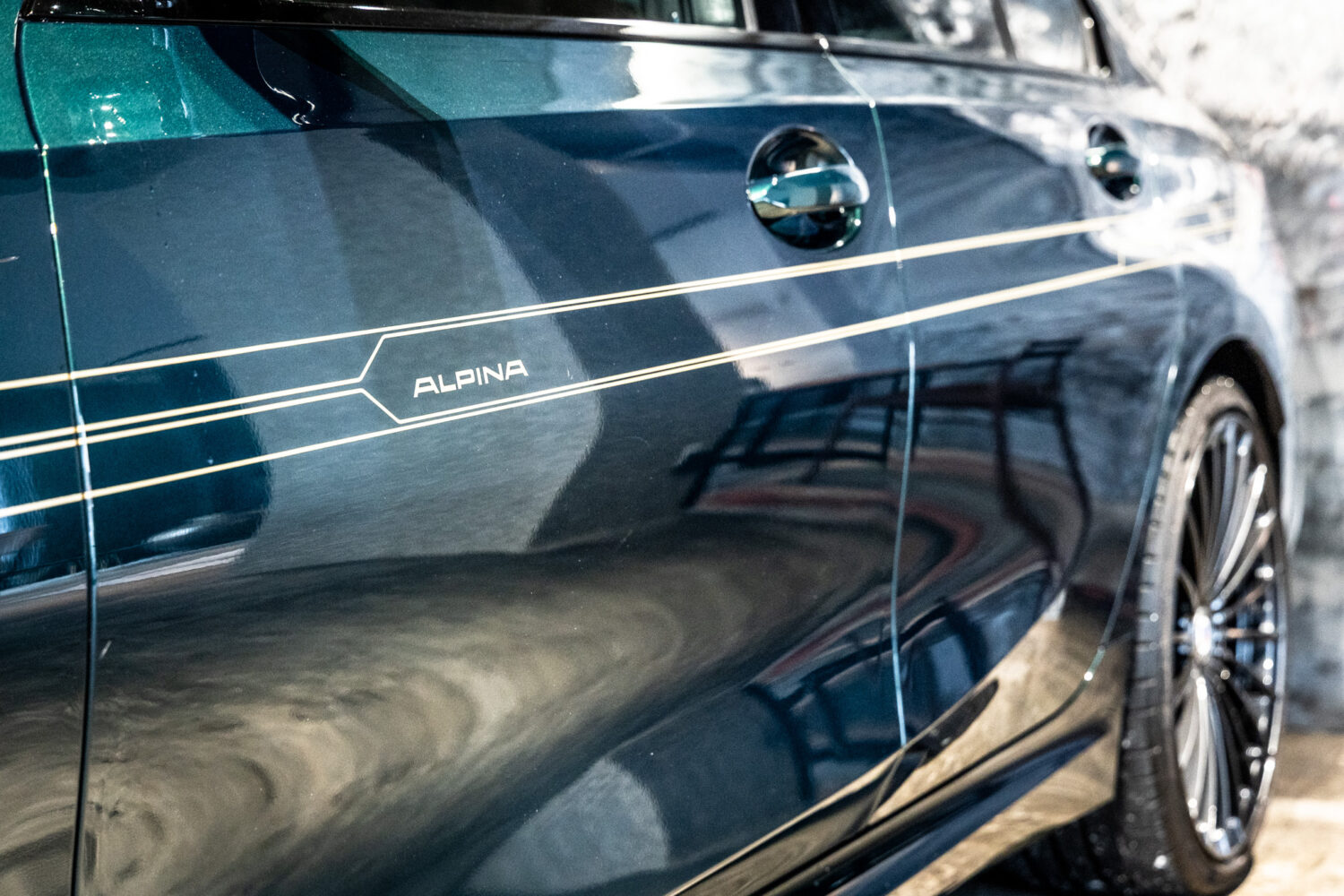 B3 リムジン アルラット 4WD