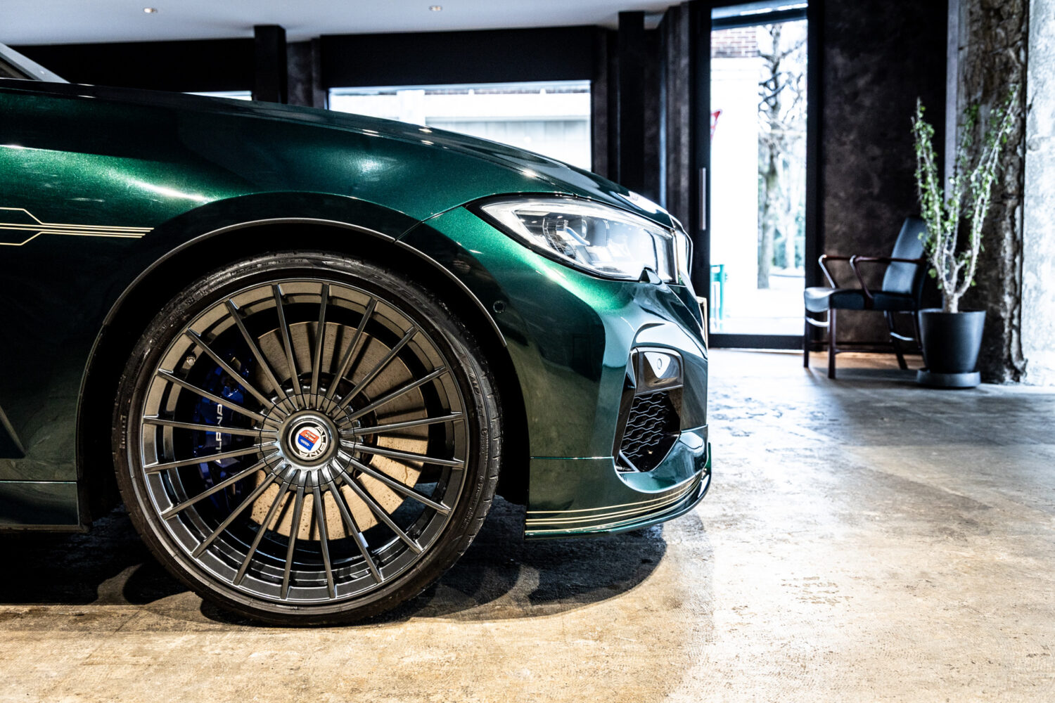 B3 リムジン アルラット 4WD