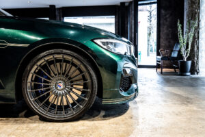 B3 リムジン アルラット 4WD