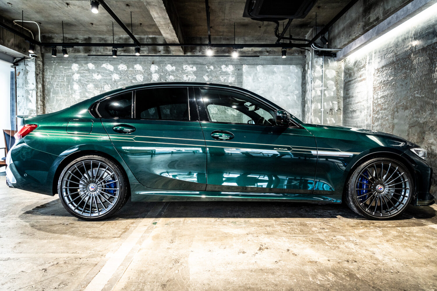 B3 リムジン アルラット 4WD