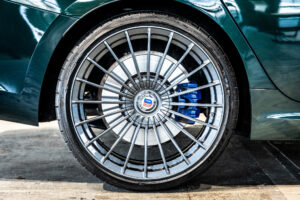 B3 リムジン アルラット 4WD