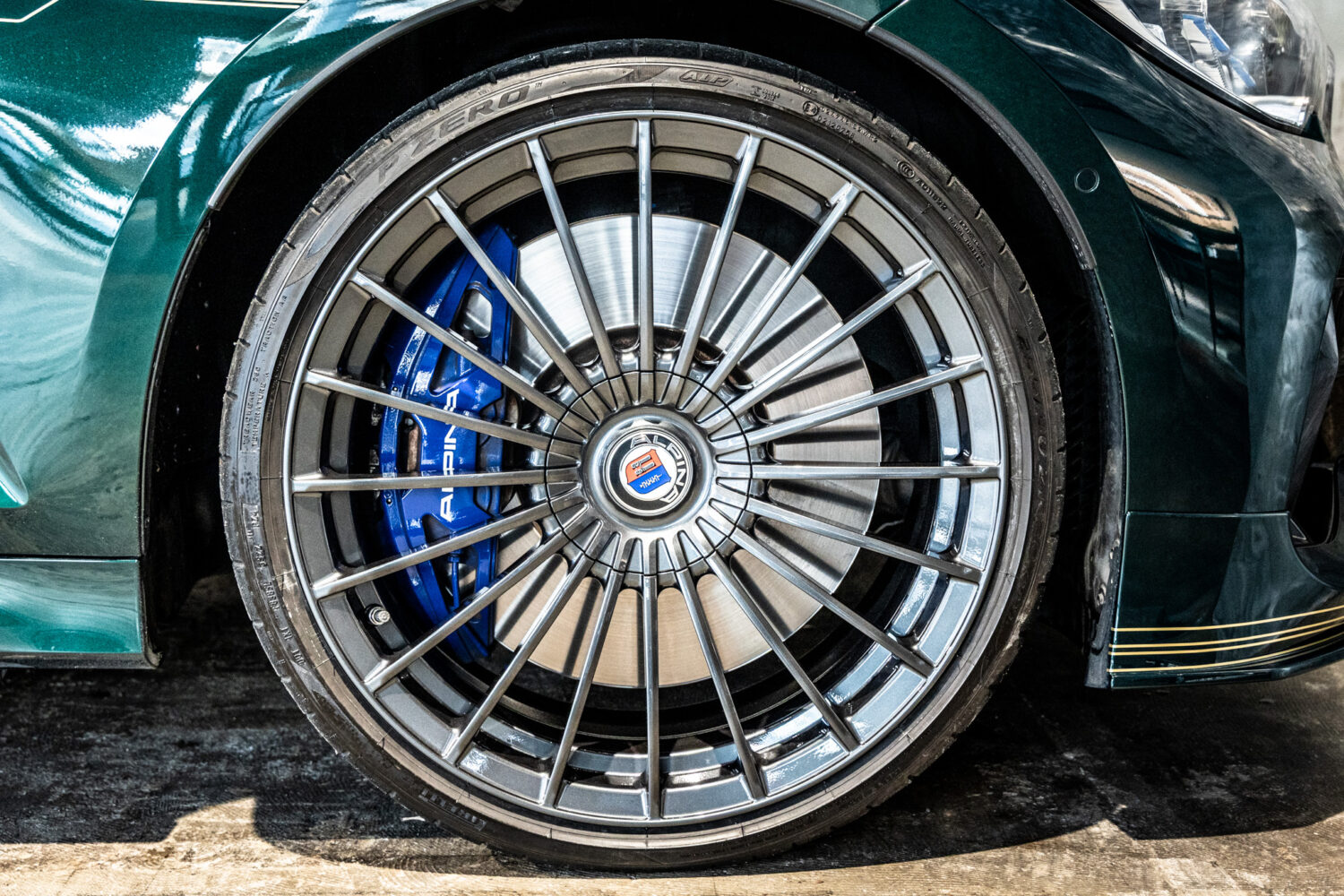 B3 リムジン アルラット 4WD