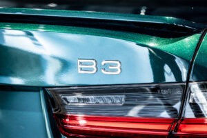 B3 リムジン アルラット 4WD