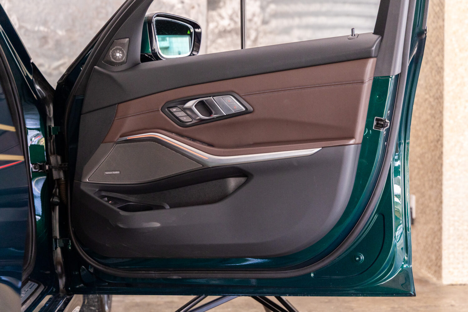 B3 リムジン アルラット 4WD