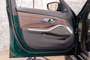 B3 リムジン アルラット 4WD