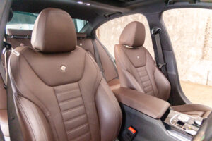 B3 リムジン アルラット 4WD