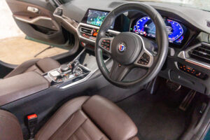 B3 リムジン アルラット 4WD