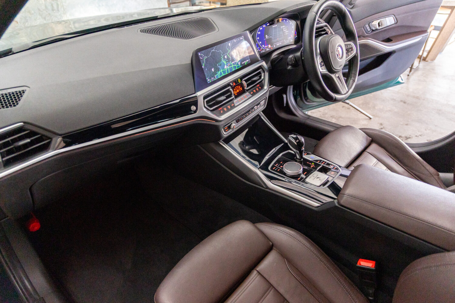 B3 リムジン アルラット 4WD