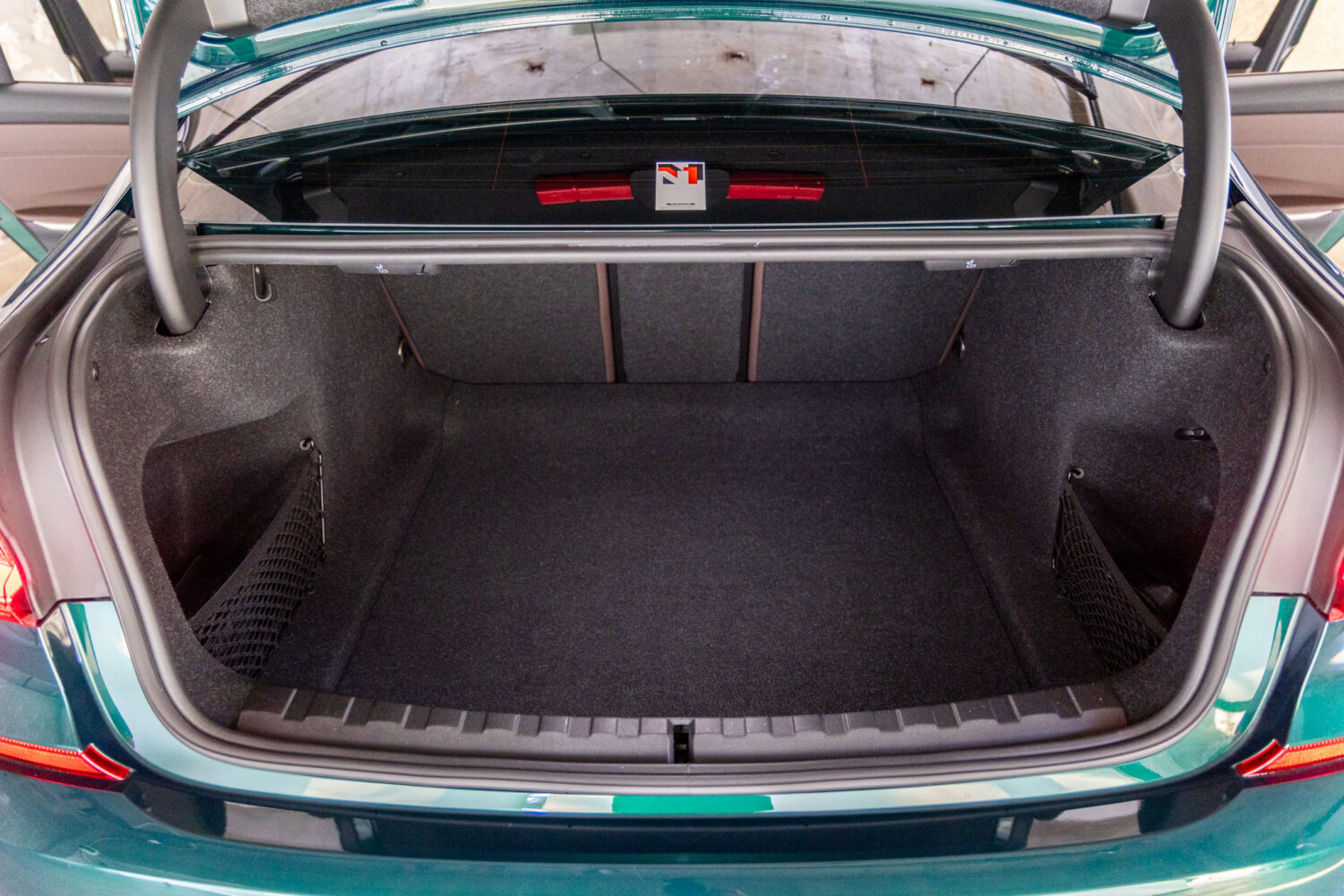 B3 リムジン アルラット 4WD