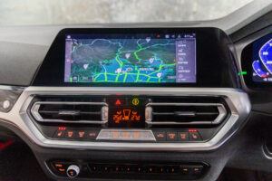 B3 リムジン アルラット 4WD