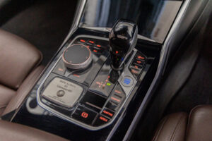 B3 リムジン アルラット 4WD