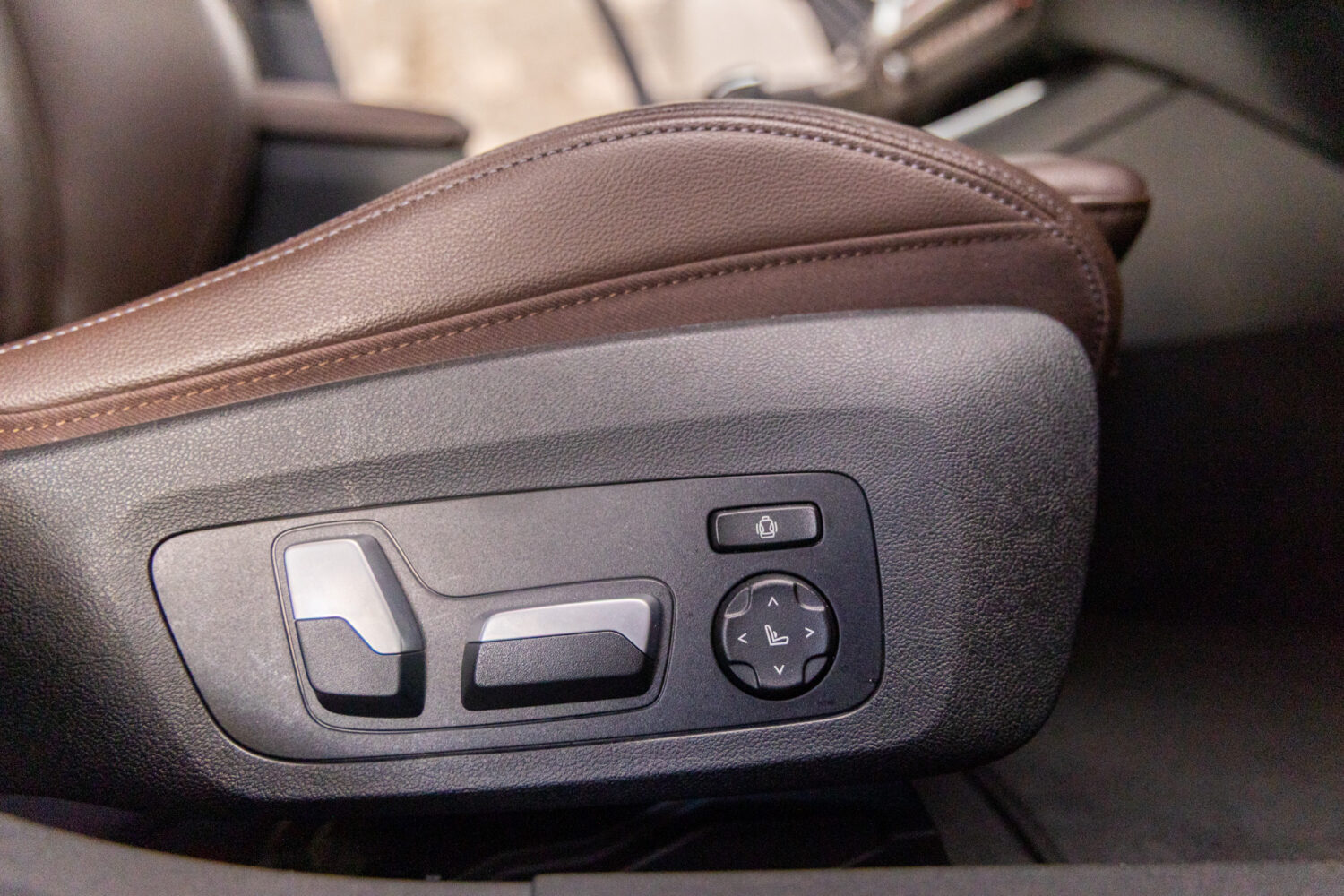 B3 リムジン アルラット 4WD