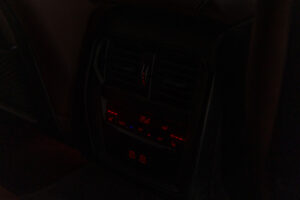 B3 リムジン アルラット 4WD