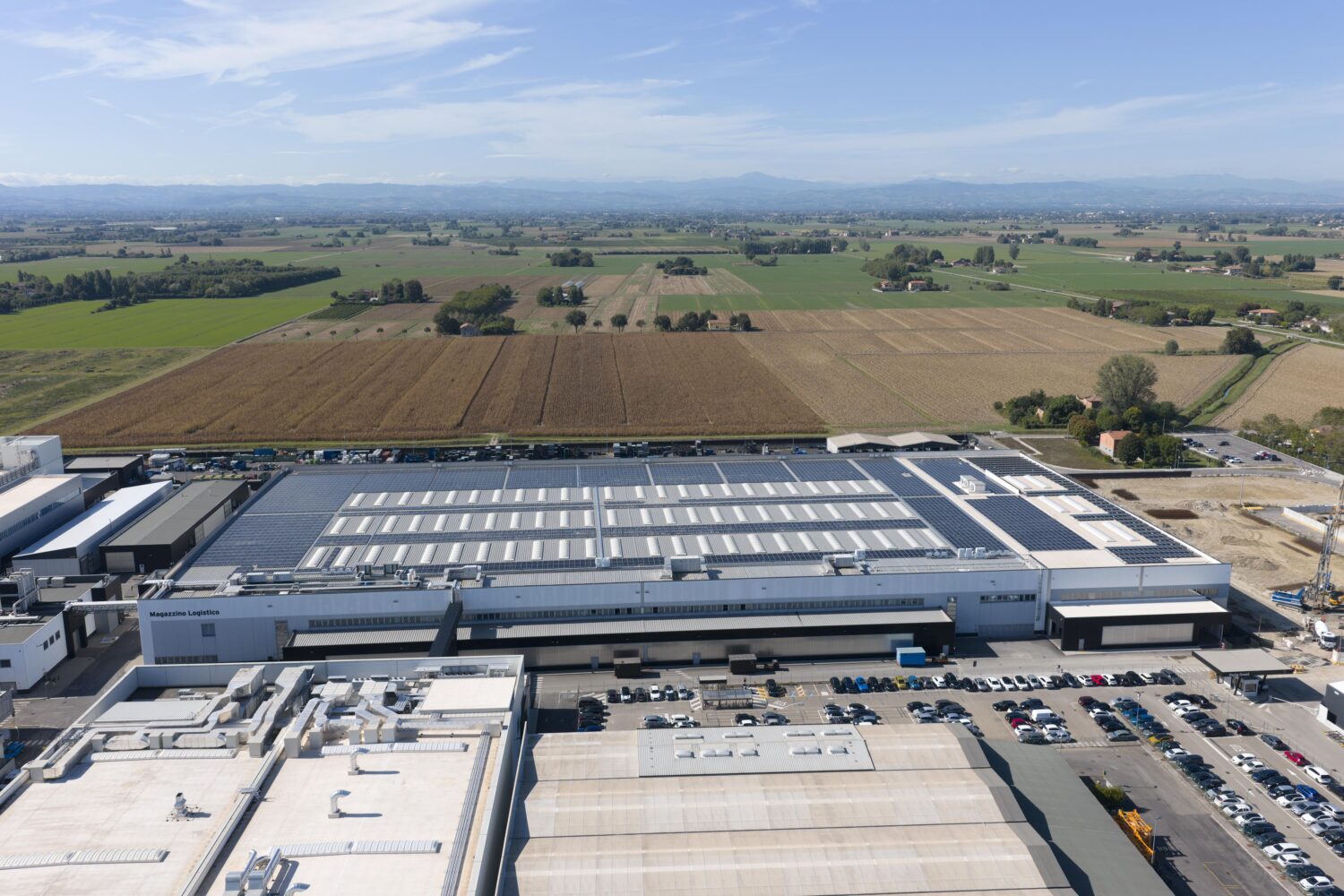 ランボルギーニの脱炭素化戦略が更に前進　本社工場の太陽光発電設備を拡張