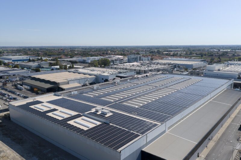 ランボルギーニの脱炭素化戦略が更に前進　本社工場の太陽光発電設備を拡張