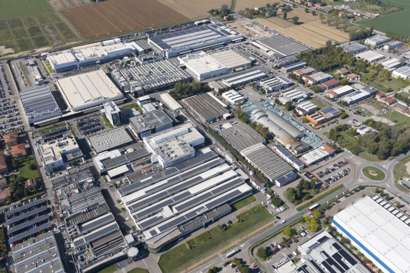 ランボルギーニの脱炭素化戦略が更に前進　本社工場の太陽光発電設備を拡張