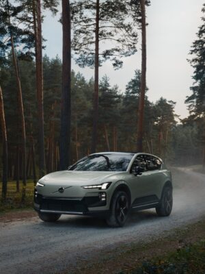 もっと自由に、まだ見ぬ世界へ　ボルボEX60クロスカントリー登場