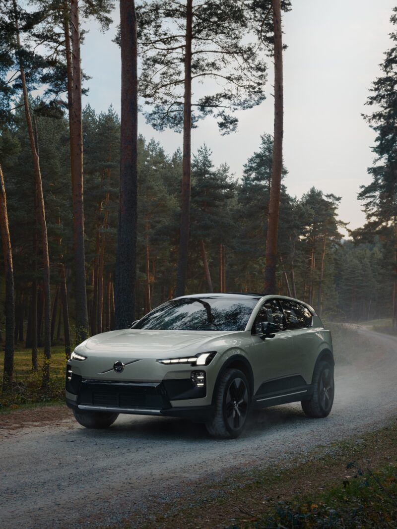 もっと自由に、まだ見ぬ世界へ　ボルボEX60クロスカントリー登場