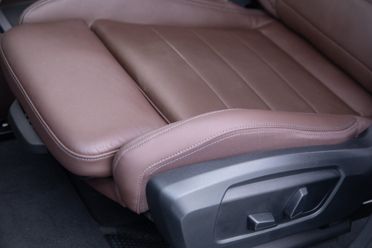 2シリーズアクティブツアラー 218i エクスクルーシブ DCT