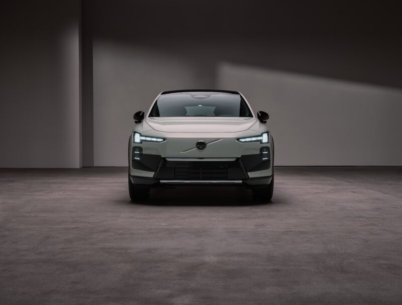 もっと自由に、まだ見ぬ世界へ　ボルボEX60クロスカントリー登場