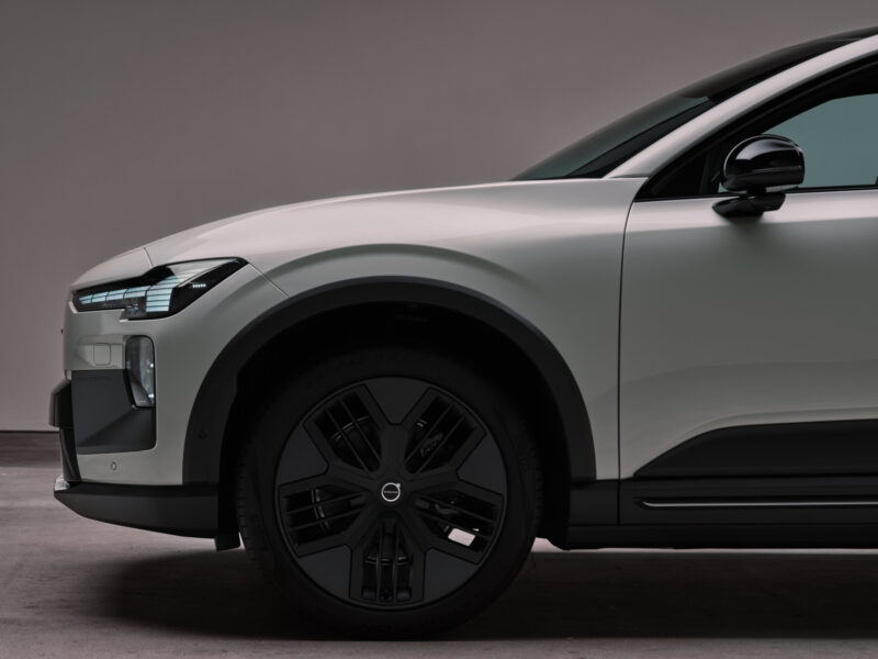 もっと自由に、まだ見ぬ世界へ　ボルボEX60クロスカントリー登場