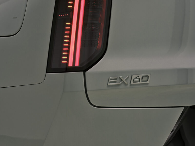 もっと自由に、まだ見ぬ世界へ　ボルボEX60クロスカントリー登場